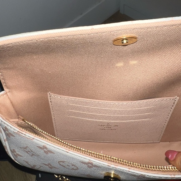 Authentic Louis Vuitton, rare wallet on chain Ivy - Picture 3 of 3